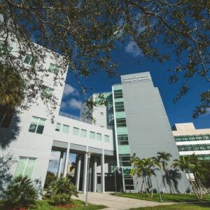 Как попасть на прием к врачу в штате Флорида без медицинской страховки